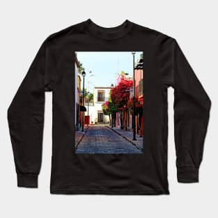 Ruelle de Queretaro, Mexique Long Sleeve T-Shirt